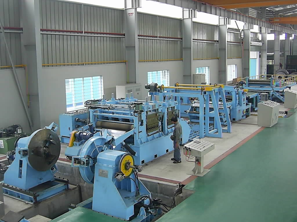 CNC Cut-to-Length Machine - SF-S420 / SF-S432 / SF-S460 / SF-S520 / SF-S532 / SF-S560 / SF-S7120. Sunfone Technology Co., Ltd offer 6 standard model of Cut-to-Length Machine. The various lines cut from 0.2mm up to 12mm with different coil width and weights. Each of this line can be custom tailored to meet specific prodcution needs.