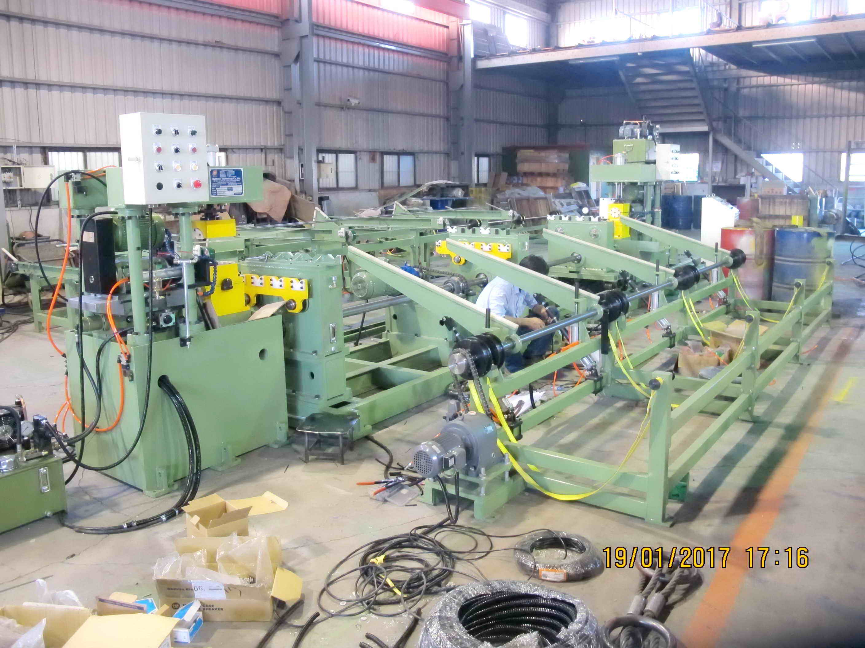 Facing machine. Tube mill machine. фрезерный станок на производстве для магистрального трубопровода. облицовочная машина для труб. лпд машина с торца.