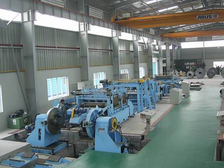 CNC Cut-to-Length Machine - SF-S420 / SF-S432 / SF-S460 / SF-S520 / SF-S532 / SF-S560 / SF-S7120. Sunfone Technology Cut-to-Length Machine in Vietnam.
Computerized numerical control (CNC) plus AC servo drive technology together with fully automatic hydraulic controlled uncoiler that ensure our CNC Cut-to-Length Machine to achieve your tough cutting job.