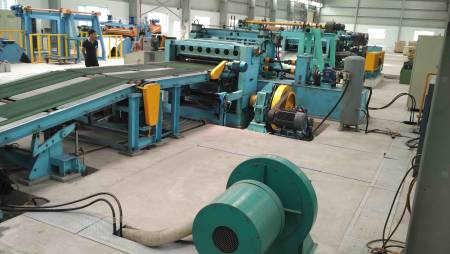 CNC 鋼板整平裁剪機 - SF-S420 / SF-S432 / SF-S460 / SF-S520 / SF-S532 / SF-S560 / SF-S7120. SF-530 CNC 鋼板整平裁剪機,裁剪長度達5台尺,厚度2.0mm