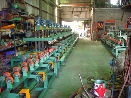 Round Tube Polishing Machine - SF-6 / SF-10. Sunfone Technology offer two types of Round tube polishing machine for customer's choice.